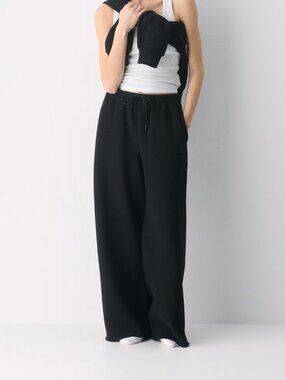 Cozy Sweatfleece Mega Flutter Sweatpant | Aritzia | 2XS | Black